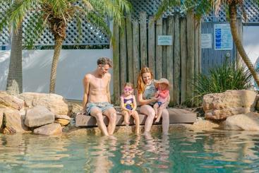 هتل The Bay Apartments Coolangatta