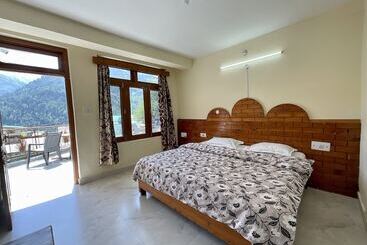 هاستل Vashishth X One Light Stays