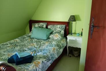 ベッドアンドブレックファースト Chambre D Hôtes La Montjoie
