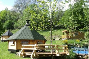 بنسيون Escapade Romantique: Cabane Avec Terrasse Panoramique, Poêle à Bois Et éclairage Multicolore   Fr 1