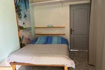 膳宿费 2 à 4 Pers Appartement Dans Maisonnette Piscine Chambre Double Salle De Bain Privatif