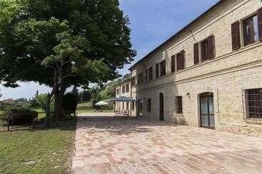هاستل Locanda Di Montegiove