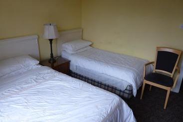 تختخواب و صبحانه Acton Lodge Guesthouse
