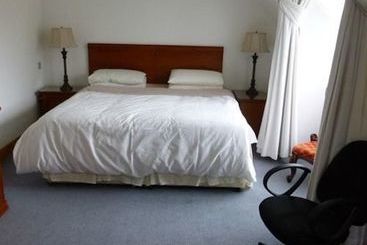 تختخواب و صبحانه Acton Lodge Guesthouse