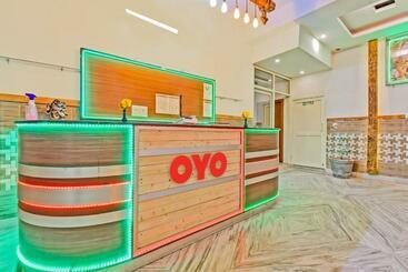 בית מלון כפרי Oyo Flagship 87606 Divine