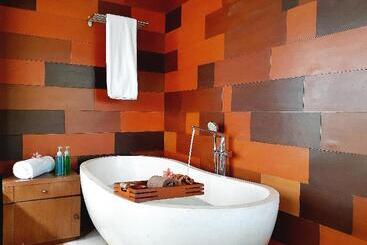 هاستل The Batu Hotel & Villas