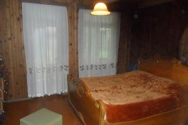 تختخواب و صبحانه Private House Suliko
