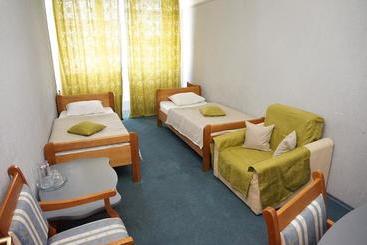 هتل Zolotoy Telenok