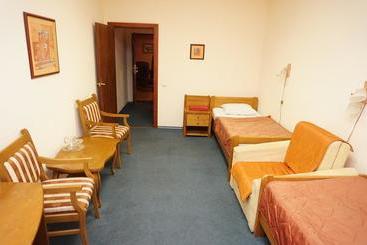هتل Zolotoy Telenok