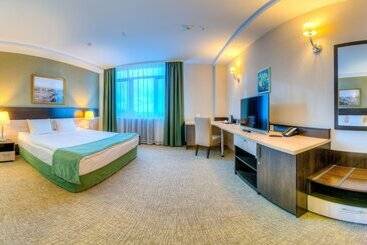 Reston Hotel & Spa