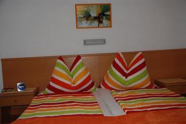 تختخواب و صبحانه Pension Agnes