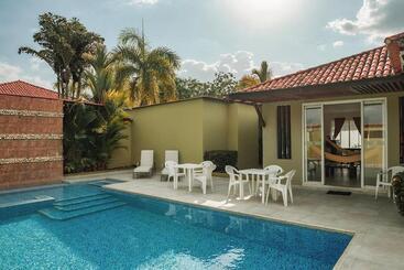 هتل Paloverde Villas Campestres