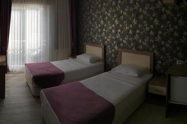 تختخواب و صبحانه Udi Suit  Canakkale
