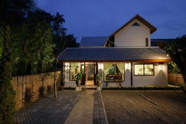 تختخواب و صبحانه Foresta Villa
