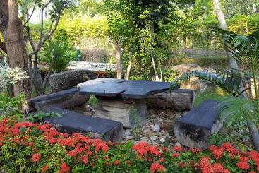 هتل Prachuap Garden View Resort