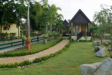 هتل Prachuap Garden View Resort