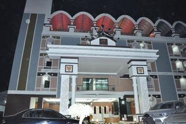 هتل Queen Palace