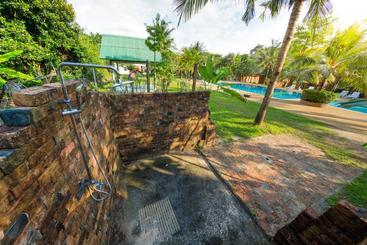 هتل Raks Thai Resort