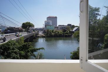 هتل The River Guest House