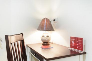 هتل Zen Rooms Soi Baan Khun Penn