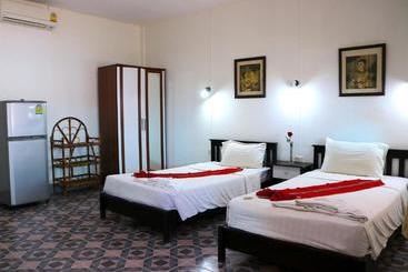 هتل Deng S Kamala Beach Guesthouse