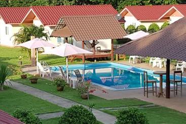 هتل Moon River Resort