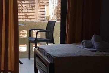 هتل Little Bay Apartments