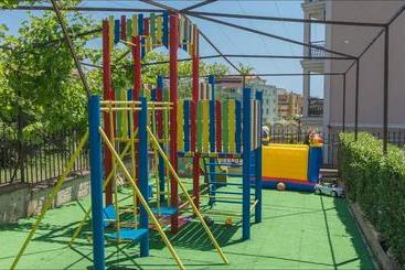 Peshev Family Hotel Vlas