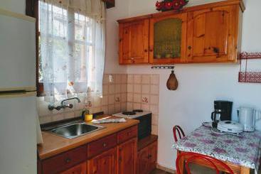 هتل Yanna's Apartments Vacation Homes