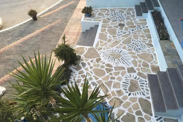 Kostas Rooms & Apartments