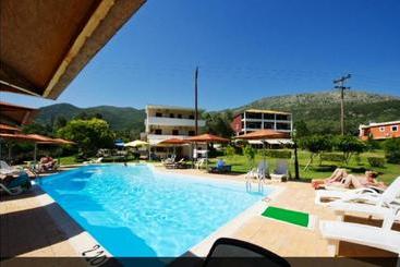 هتل Aristidis Garden