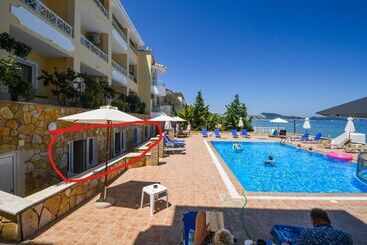 هتل Nefeli Beach