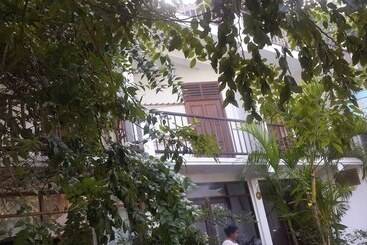 בית מלון כפרי Mirissa Beach Inn