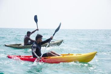 استراحتگاه Lavanga Beach