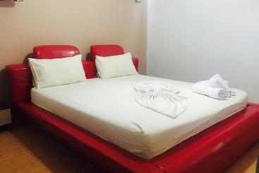 Godija Hotel & Suites