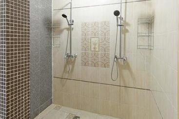 هتل Dostyk Luxe