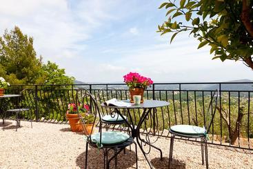 تختخواب و صبحانه Villa Juli Guesthouse