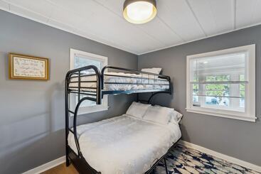 コテージ Delavan Retreat W/ Patio On Turtle Lake!