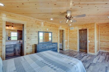 بيت ريفى Peaceful Wyoming Cabin W/ Spacious Deck & Wet Bar!
