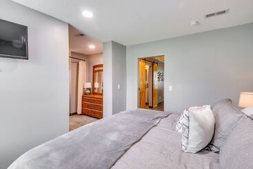 Сельский дом Spacious Ozawkie Home   Near Lake Perry!