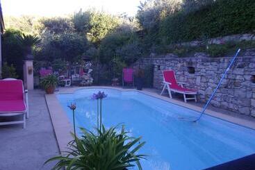 צימר La Sapiniére  Chambres Climatisées