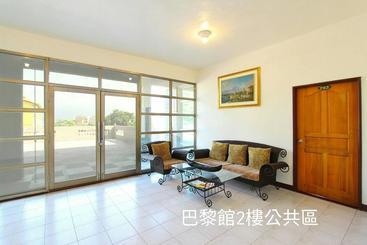 تختخواب و صبحانه Paris Villa