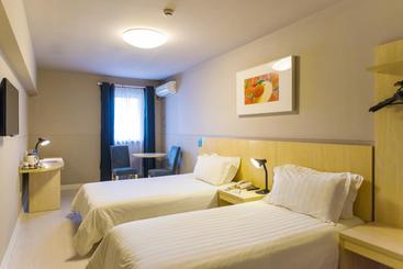 هتل Jinjiang Inn Linyi Tongda Road