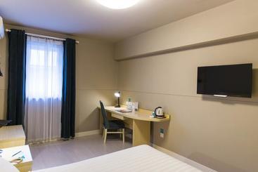 هتل Jinjiang Inn Linyi Tongda Road