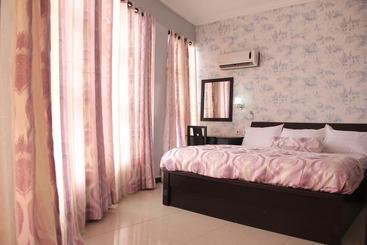 Room In Lodge - Prenox Hotel And Suites