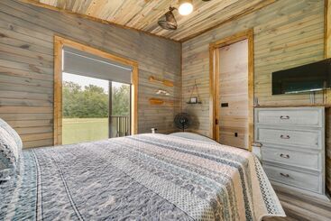 コテージ Riverfront Broken Bow Cabin W/ Private Hot Tub!