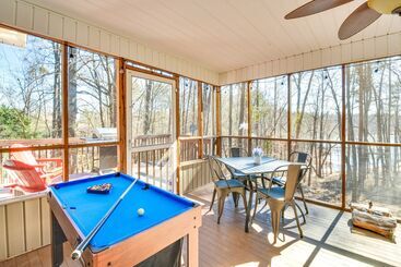 کلبه Lake Hartwell Retreat W/ 2 Tier Dock & Boat Slip!