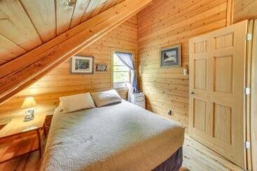 کلبه Lakefront Cabin W/ Dock & Trails, Mins To Town!