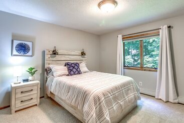 کلبه Grand Rapids Retreat W/ Private Boat Dock