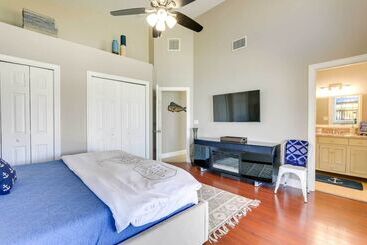 Сельский дом Luxury St. Petersburg Home W/ Pool + Bay Access!